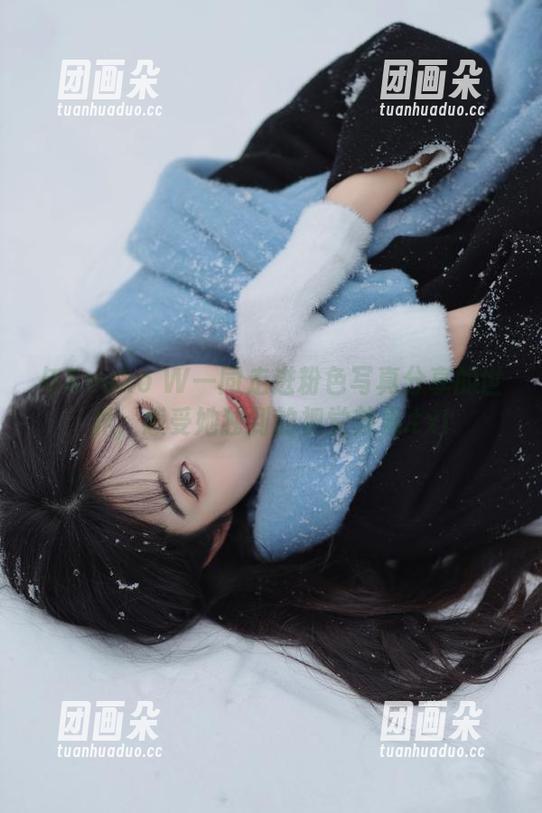 与Kuuko W一同走进粉色写真分享的世界，感受她独到的视觉效果.txt